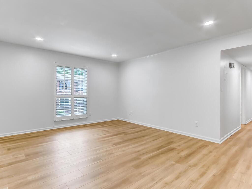 5632 Kingsport Drive Unit 12, Sandy Springs, Georgia 30342, 3 Bedrooms Bedrooms, ,2 BathroomsBathrooms,Residential,Sold,5632 Kingsport Drive Unit 12,7289417