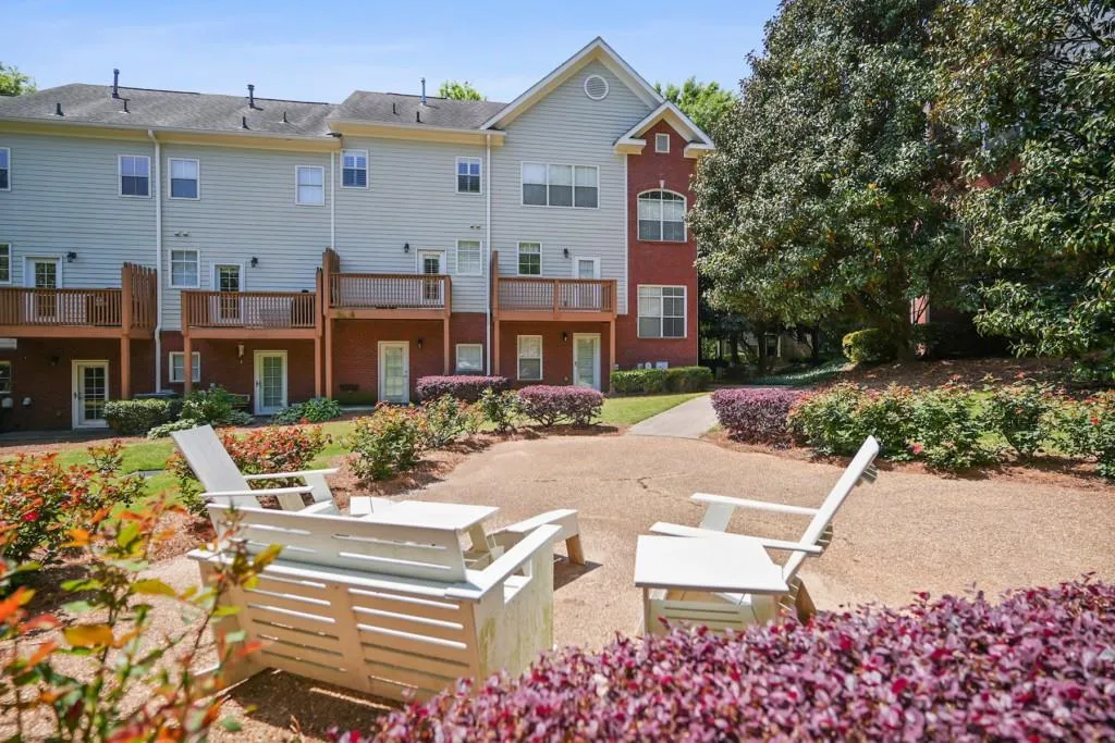 1144 Glenridge Place, Atlanta, Georgia 30342, 2 Bedrooms Bedrooms, ,1 BathroomBathrooms,Residential,Sold,1144 Glenridge Place,7039739