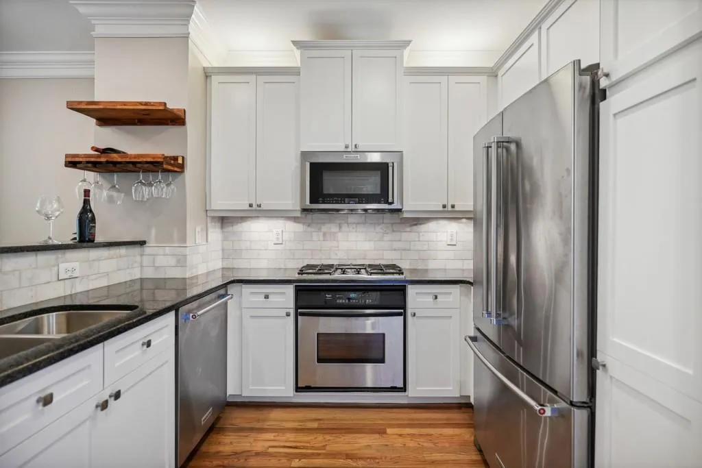 1144 Glenridge Place, Atlanta, Georgia 30342, 2 Bedrooms Bedrooms, ,1 BathroomBathrooms,Residential,Sold,1144 Glenridge Place,7039739