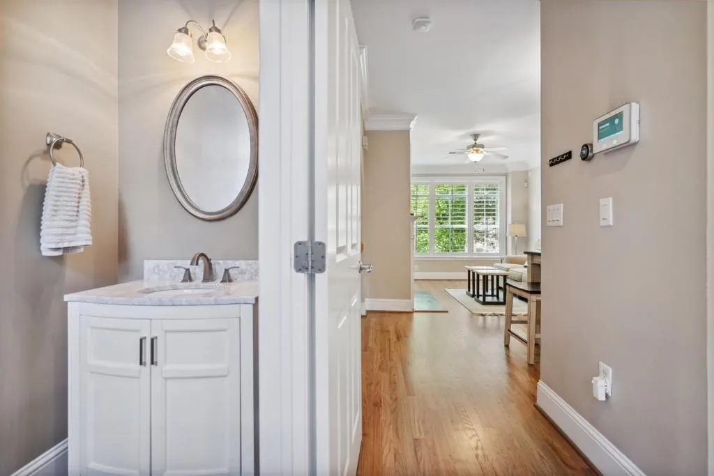 1144 Glenridge Place, Atlanta, Georgia 30342, 2 Bedrooms Bedrooms, ,1 BathroomBathrooms,Residential,Sold,1144 Glenridge Place,7039739