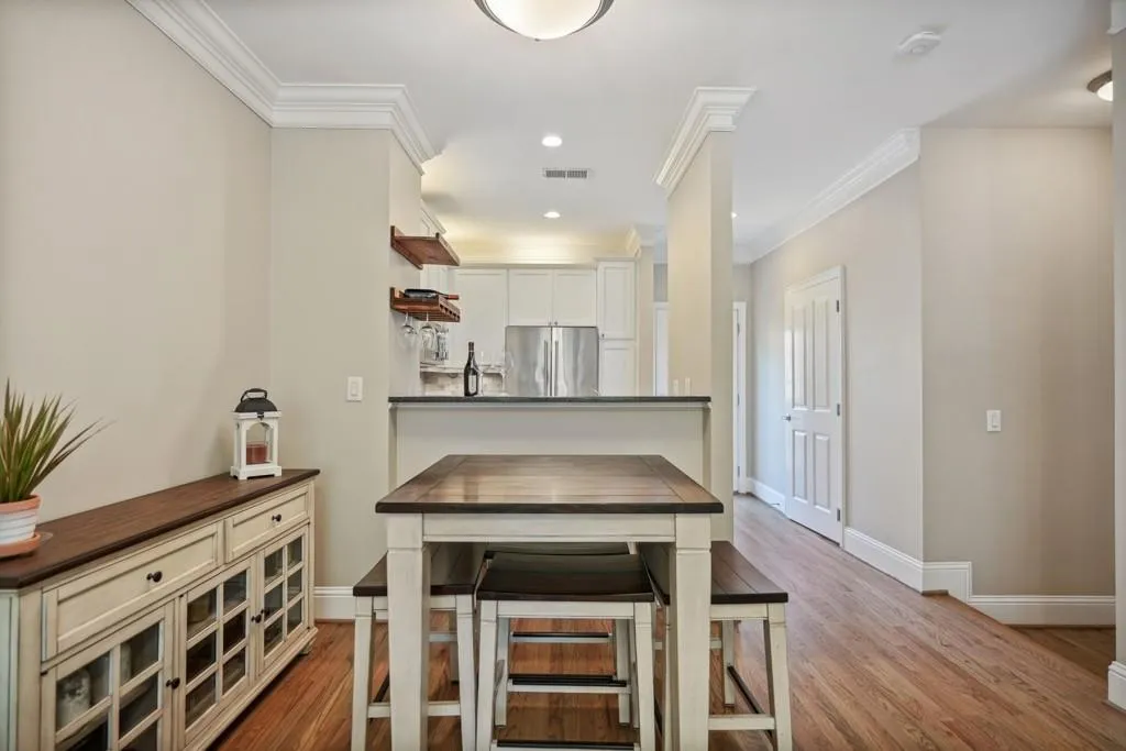 1144 Glenridge Place, Atlanta, Georgia 30342, 2 Bedrooms Bedrooms, ,1 BathroomBathrooms,Residential,Sold,1144 Glenridge Place,7039739