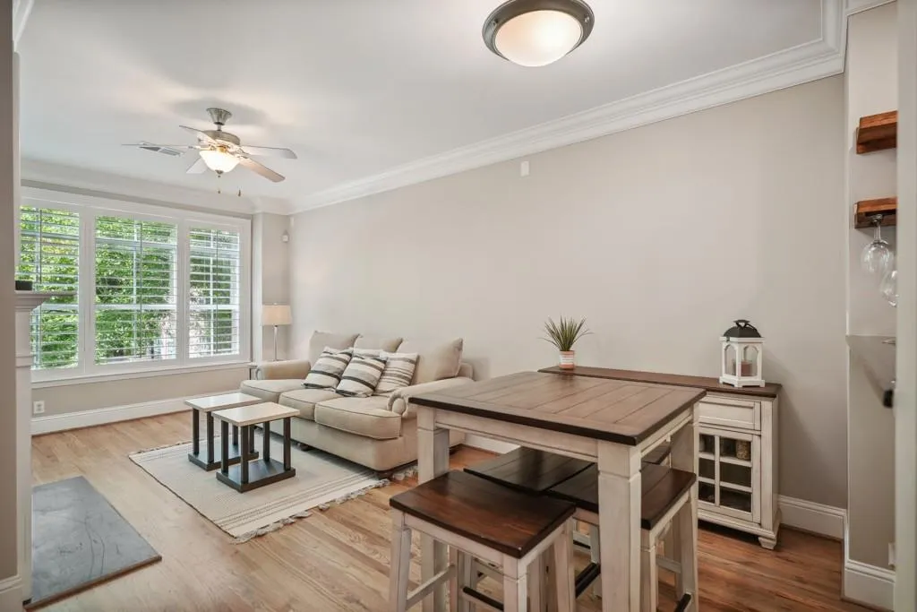 1144 Glenridge Place, Atlanta, Georgia 30342, 2 Bedrooms Bedrooms, ,1 BathroomBathrooms,Residential,Sold,1144 Glenridge Place,7039739