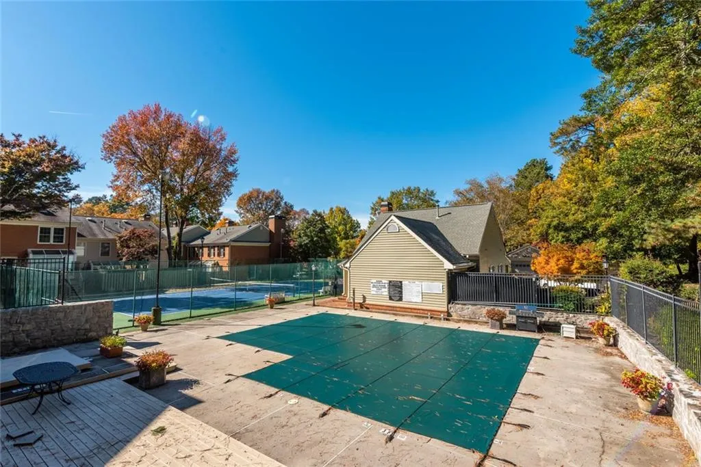 125 Mount Vernon Circle, Sandy Springs, Georgia 30338, 2 Bedrooms Bedrooms, ,2 BathroomsBathrooms,Residential,Sold,125 Mount Vernon Circle,6969031