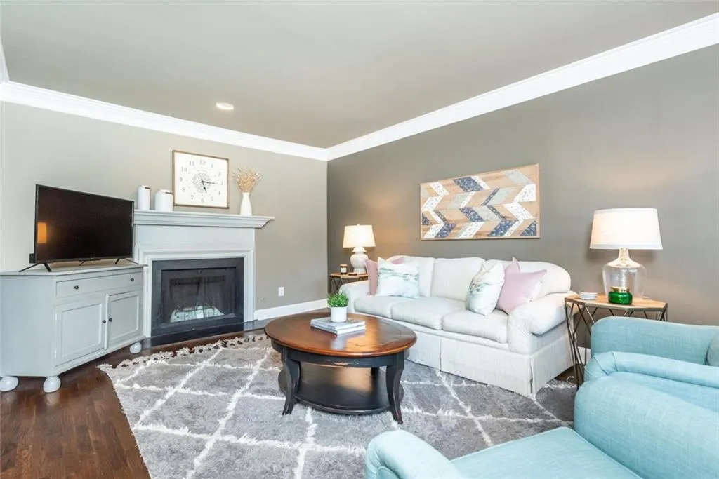 125 Mount Vernon Circle, Sandy Springs, Georgia 30338, 2 Bedrooms Bedrooms, ,2 BathroomsBathrooms,Residential,Sold,125 Mount Vernon Circle,6969031