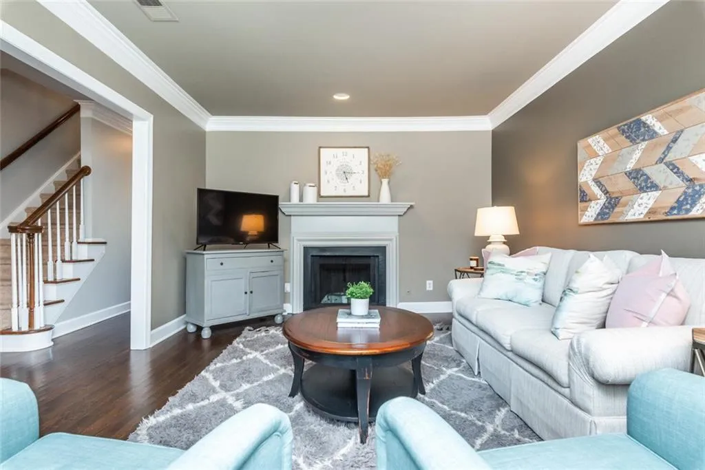 125 Mount Vernon Circle, Sandy Springs, Georgia 30338, 2 Bedrooms Bedrooms, ,2 BathroomsBathrooms,Residential,Sold,125 Mount Vernon Circle,6969031