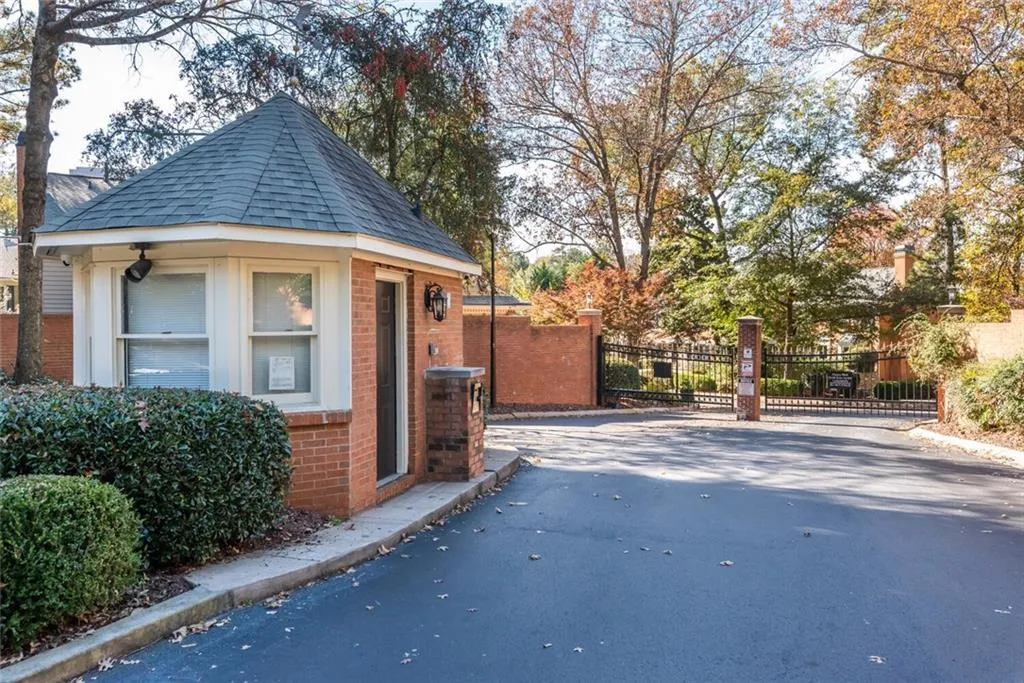 125 Mount Vernon Circle, Sandy Springs, Georgia 30338, 2 Bedrooms Bedrooms, ,2 BathroomsBathrooms,Residential,Sold,125 Mount Vernon Circle,6969031