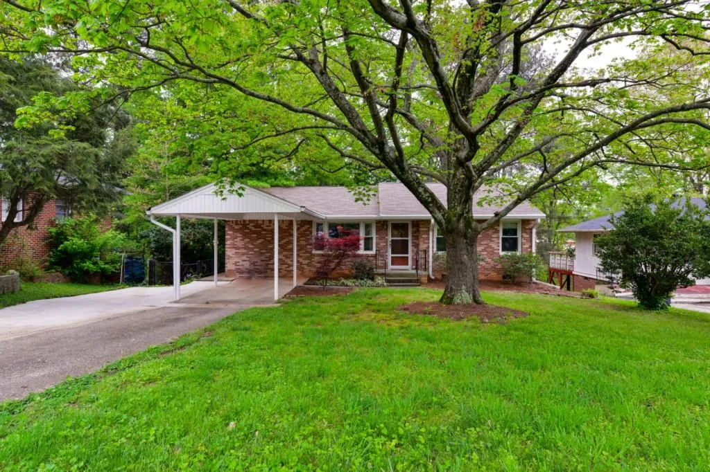 2729 Drew Valley Road, Brookhaven, Georgia 30319, 3 Bedrooms Bedrooms, ,2 BathroomsBathrooms,Residential,Sold,2729 Drew Valley Road,5527363