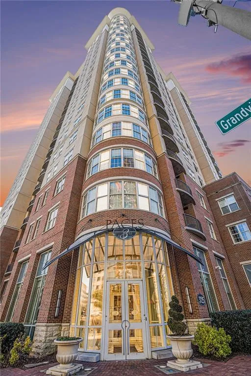 325 E Paces Ferry Road Unit 1110, Atlanta, Georgia 30305, 1 Bedroom Bedrooms, ,1 BathroomBathrooms,Residential,Sold,325 E Paces Ferry Road Unit 1110,7504549