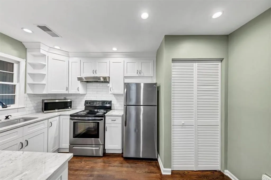 144 Woodmere Square Nw, Atlanta, Georgia 30327, 2 Bedrooms Bedrooms, ,2 BathroomsBathrooms,Residential,For Sale,144 Woodmere Square Nw,7621467