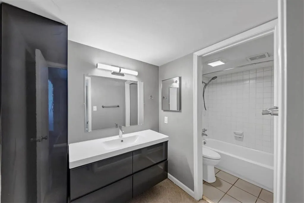 144 Woodmere Square Nw, Atlanta, Georgia 30327, 2 Bedrooms Bedrooms, ,2 BathroomsBathrooms,Residential,For Sale,144 Woodmere Square Nw,7621467