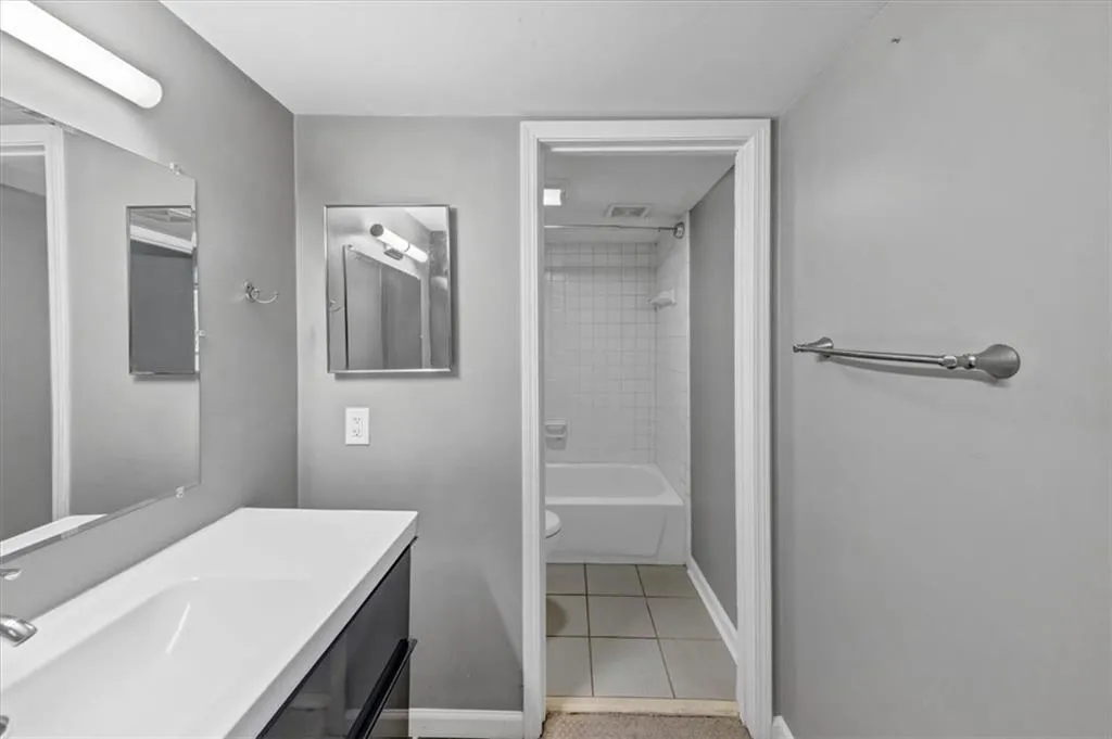 144 Woodmere Square Nw, Atlanta, Georgia 30327, 2 Bedrooms Bedrooms, ,2 BathroomsBathrooms,Residential,For Sale,144 Woodmere Square Nw,7621467