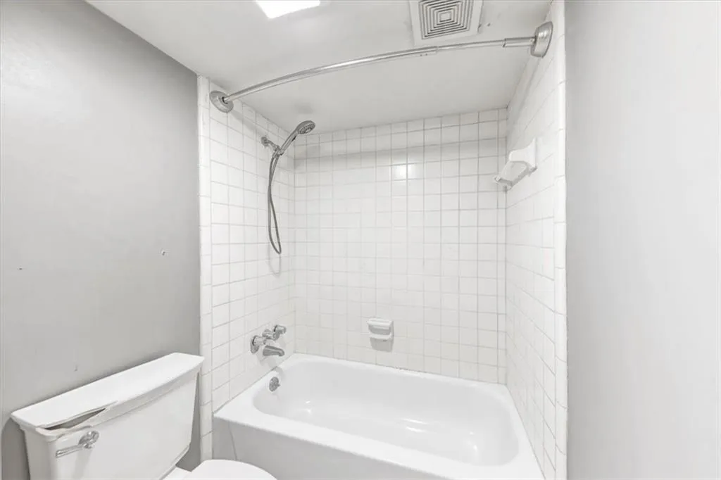 144 Woodmere Square Nw, Atlanta, Georgia 30327, 2 Bedrooms Bedrooms, ,2 BathroomsBathrooms,Residential,For Sale,144 Woodmere Square Nw,7621467