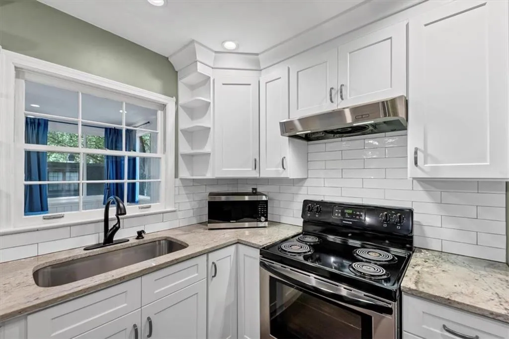 144 Woodmere Square Nw, Atlanta, Georgia 30327, 2 Bedrooms Bedrooms, ,2 BathroomsBathrooms,Residential,For Sale,144 Woodmere Square Nw,7621467
