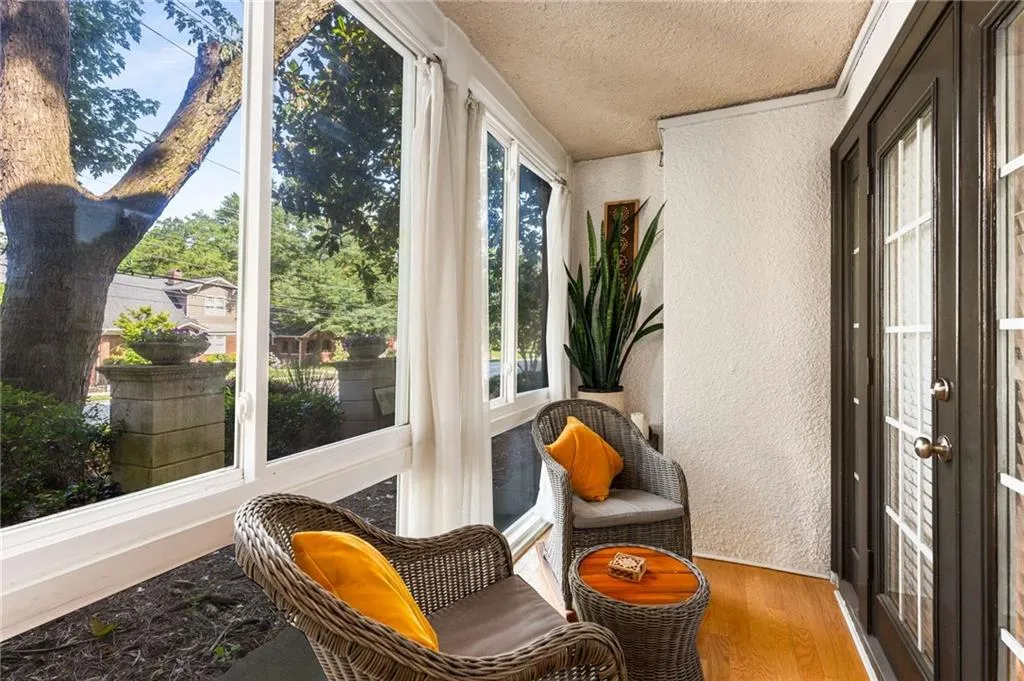 Sunroom windows are lifetime guaranteed.