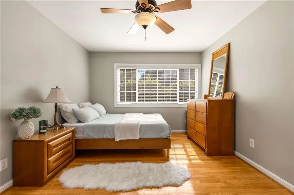 Light filled king size bedroom