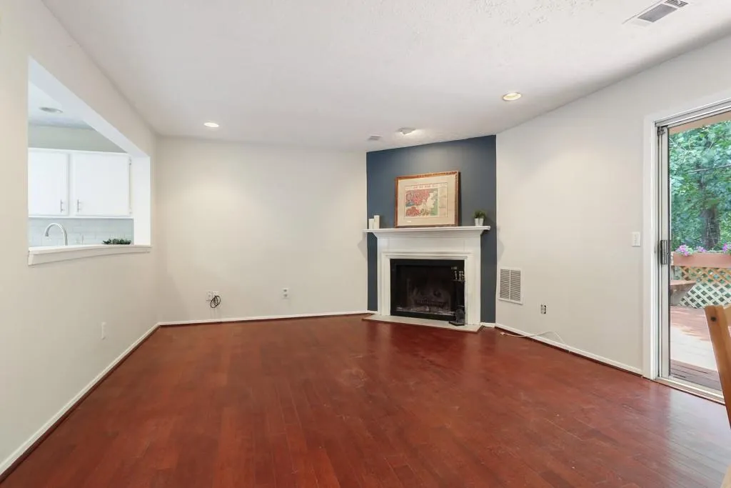 2608 Queen Anne Court, Sandy Springs, Georgia 30350, 2 Bedrooms Bedrooms, ,2 BathroomsBathrooms,Residential,Sold,2608 Queen Anne Court,6587490