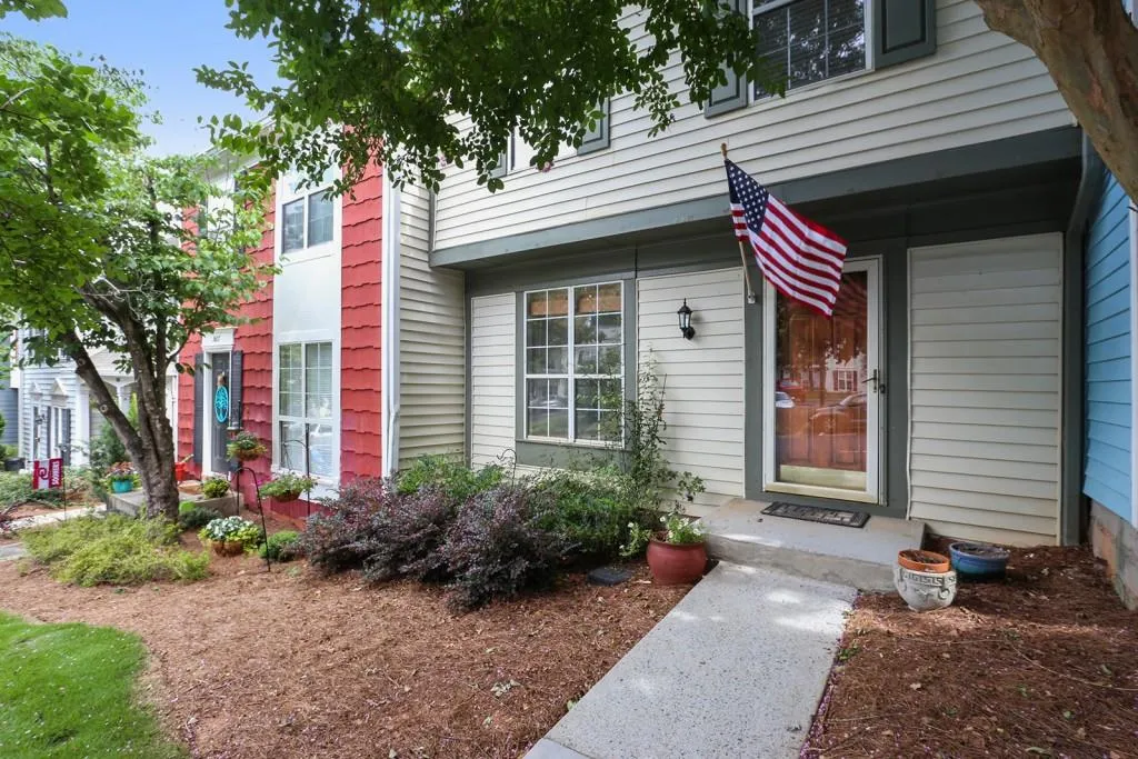 2608 Queen Anne Court, Sandy Springs, Georgia 30350, 2 Bedrooms Bedrooms, ,2 BathroomsBathrooms,Residential,Sold,2608 Queen Anne Court,6587490