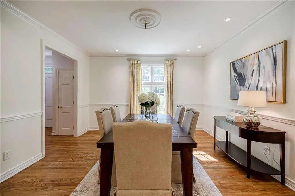 6360 River Overlook Drive, Sandy Springs, Georgia 30328, 4 Bedrooms Bedrooms, ,3 BathroomsBathrooms,Residential,Sold,6360 River Overlook Drive,7233026