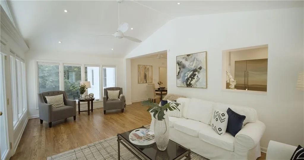 6360 River Overlook Drive, Sandy Springs, Georgia 30328, 4 Bedrooms Bedrooms, ,3 BathroomsBathrooms,Residential,Sold,6360 River Overlook Drive,7233026