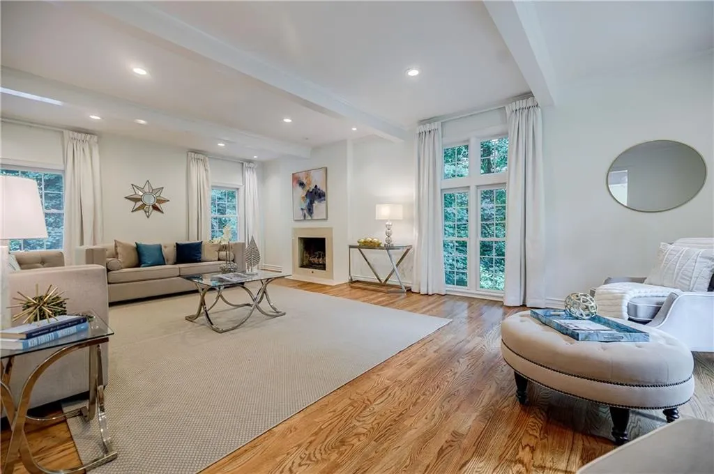 6360 River Overlook Drive, Sandy Springs, Georgia 30328, 4 Bedrooms Bedrooms, ,3 BathroomsBathrooms,Residential,Sold,6360 River Overlook Drive,7233026