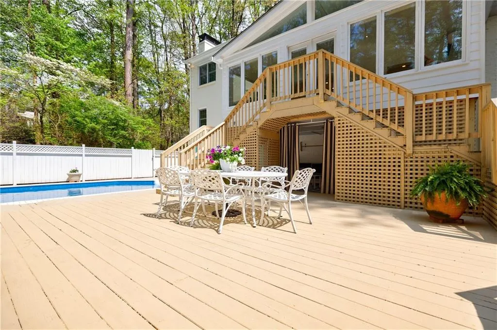 6360 River Overlook Drive, Sandy Springs, Georgia 30328, 4 Bedrooms Bedrooms, ,3 BathroomsBathrooms,Residential,Sold,6360 River Overlook Drive,7233026