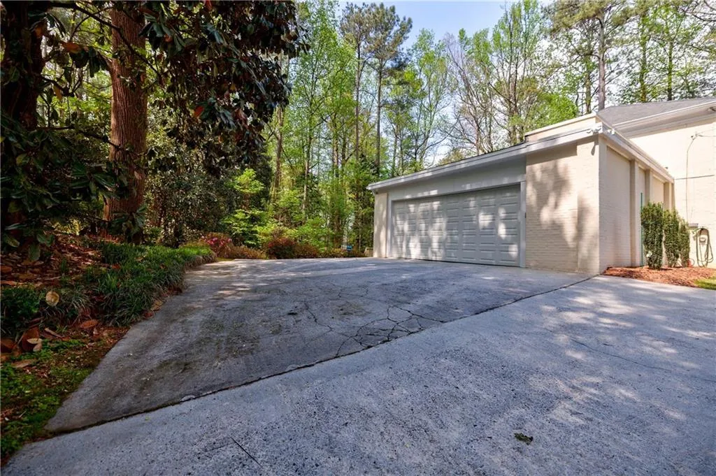 6360 River Overlook Drive, Sandy Springs, Georgia 30328, 4 Bedrooms Bedrooms, ,3 BathroomsBathrooms,Residential,Sold,6360 River Overlook Drive,7233026