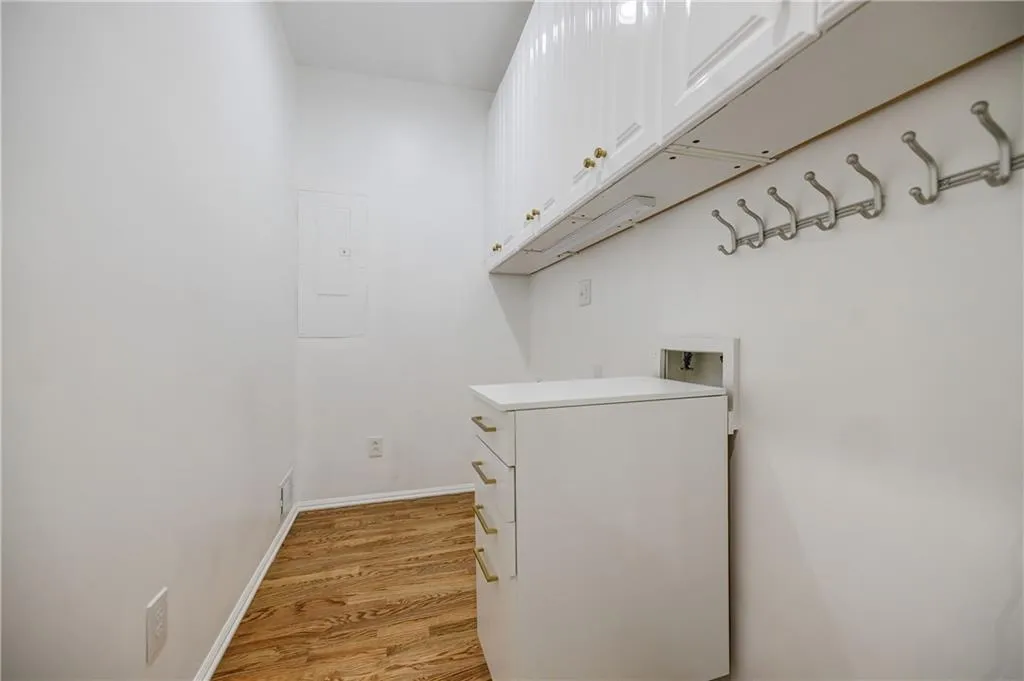 6360 River Overlook Drive, Sandy Springs, Georgia 30328, 4 Bedrooms Bedrooms, ,3 BathroomsBathrooms,Residential,Sold,6360 River Overlook Drive,7233026