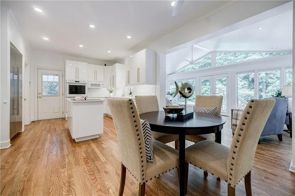 6360 River Overlook Drive, Sandy Springs, Georgia 30328, 4 Bedrooms Bedrooms, ,3 BathroomsBathrooms,Residential,Sold,6360 River Overlook Drive,7233026