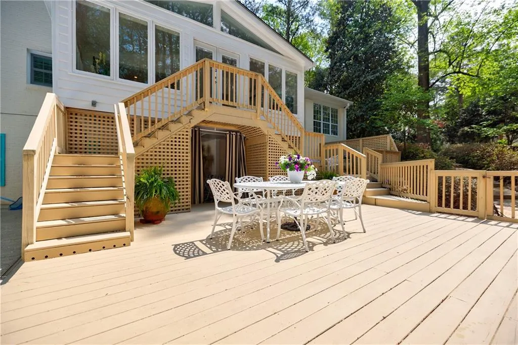 6360 River Overlook Drive, Sandy Springs, Georgia 30328, 4 Bedrooms Bedrooms, ,3 BathroomsBathrooms,Residential,Sold,6360 River Overlook Drive,7233026