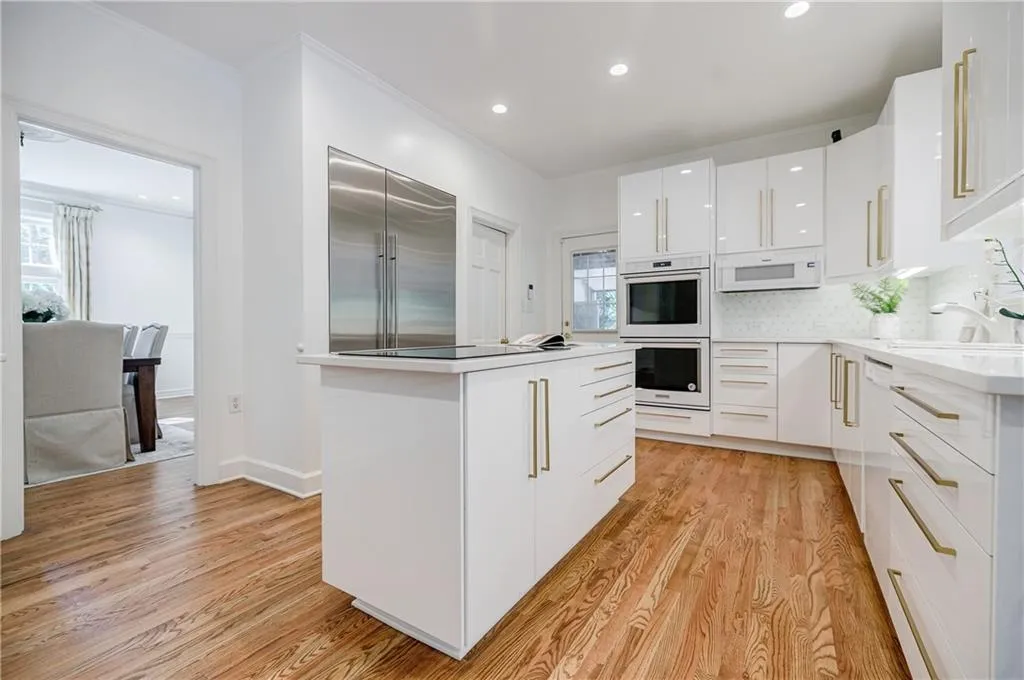 6360 River Overlook Drive, Sandy Springs, Georgia 30328, 4 Bedrooms Bedrooms, ,3 BathroomsBathrooms,Residential,Sold,6360 River Overlook Drive,7233026