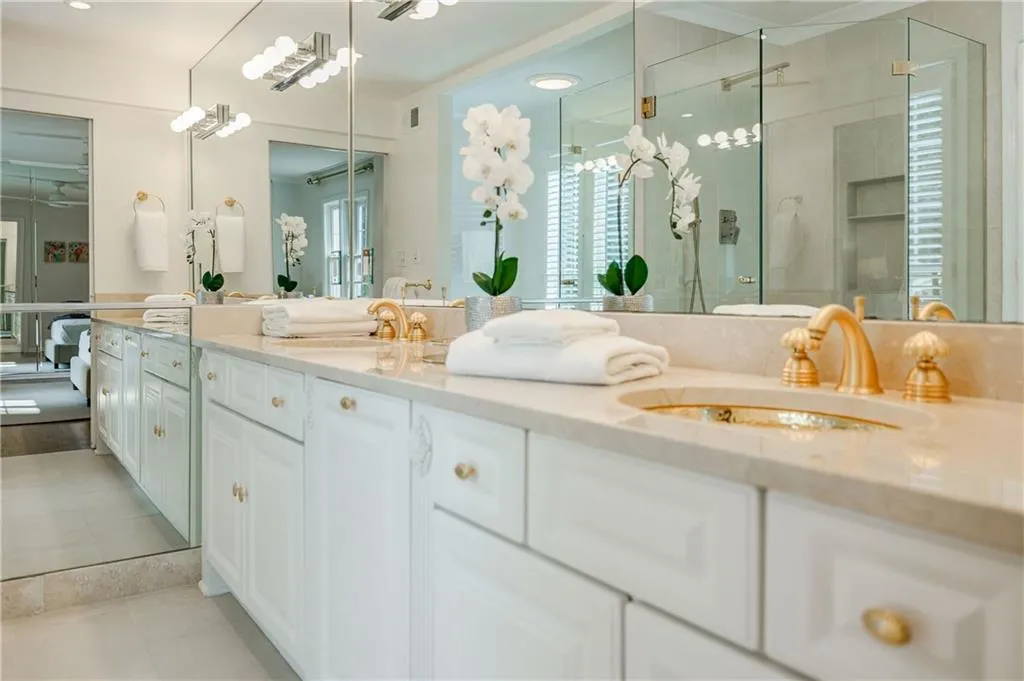 6360 River Overlook Drive, Sandy Springs, Georgia 30328, 4 Bedrooms Bedrooms, ,3 BathroomsBathrooms,Residential,Sold,6360 River Overlook Drive,7233026