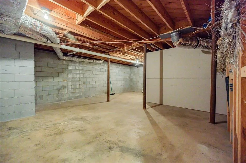 6360 River Overlook Drive, Sandy Springs, Georgia 30328, 4 Bedrooms Bedrooms, ,3 BathroomsBathrooms,Residential,Sold,6360 River Overlook Drive,7233026