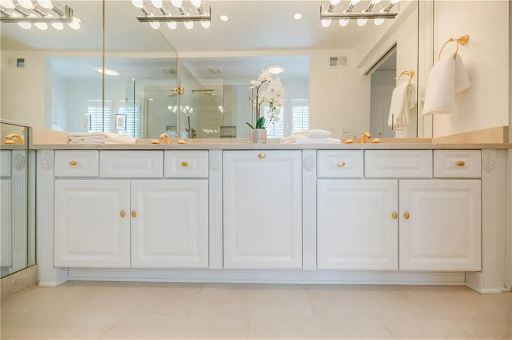 6360 River Overlook Drive, Sandy Springs, Georgia 30328, 4 Bedrooms Bedrooms, ,3 BathroomsBathrooms,Residential,Sold,6360 River Overlook Drive,7233026