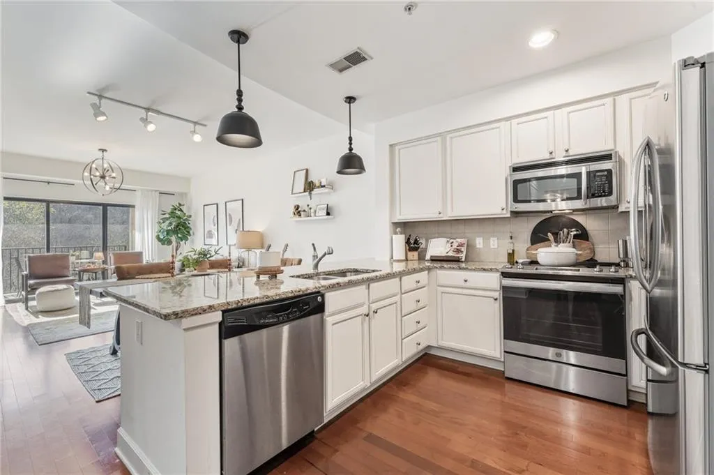 200 River Vista Drive Unit 622, Atlanta, Georgia 30339, 1 Bedroom Bedrooms, ,1 BathroomBathrooms,Residential,Sold,200 River Vista Drive Unit 622,7341989