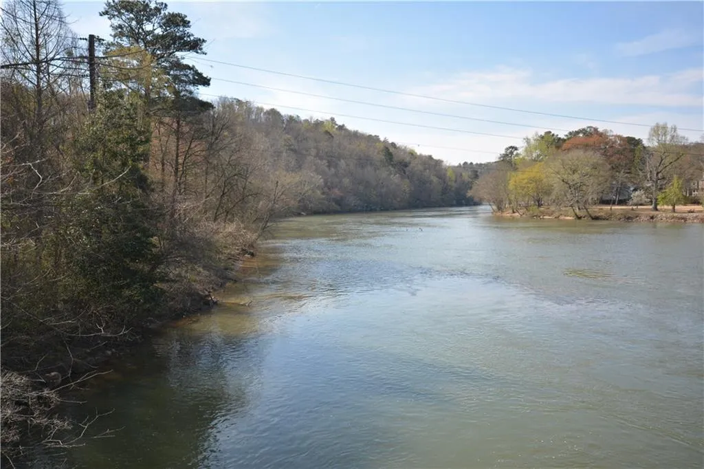 The Chattahoochee River is adjacent to the community.