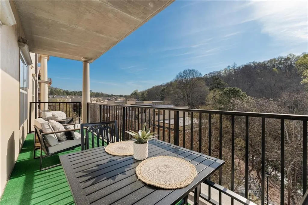 Balcony featuring outdoor lounge area