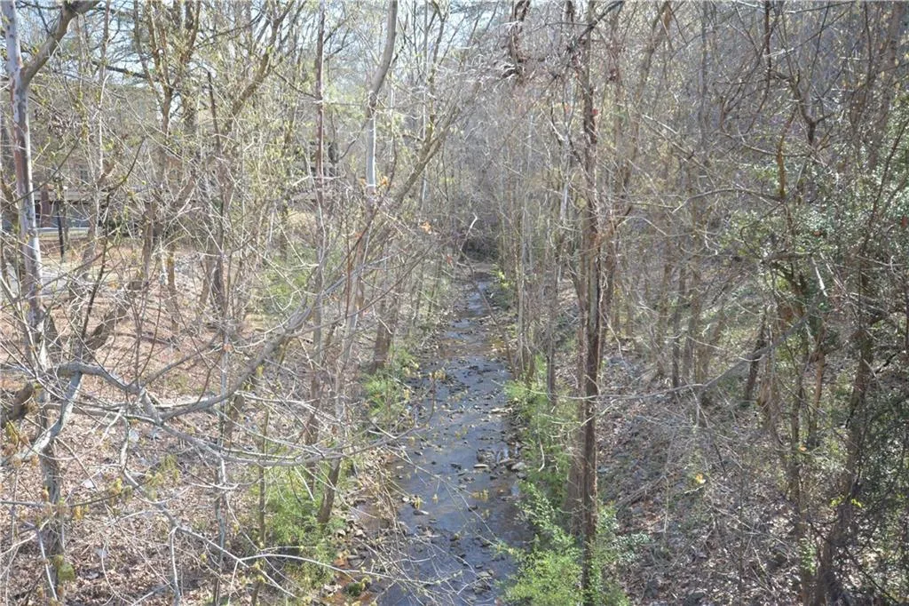 The Chattahoochee River runs through the community.