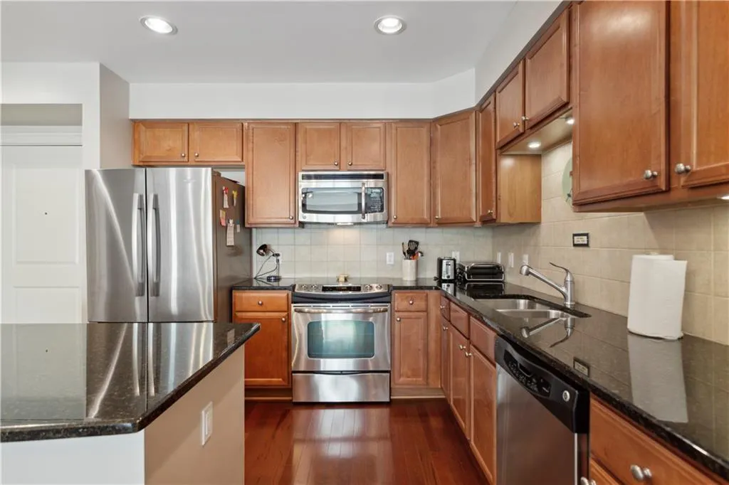 200 River Vista Drive Unit 428, Atlanta, Georgia 30339, 2 Bedrooms Bedrooms, ,2 BathroomsBathrooms,Residential,Sold,200 River Vista Drive Unit 428,7123393
