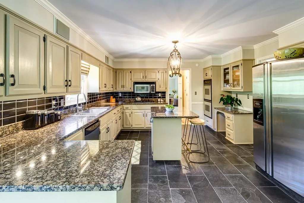 335 Crosstree Lane, Sandy Springs, Georgia 30328, 5 Bedrooms Bedrooms, ,4 BathroomsBathrooms,Residential,Sold,335 Crosstree Lane,5717212