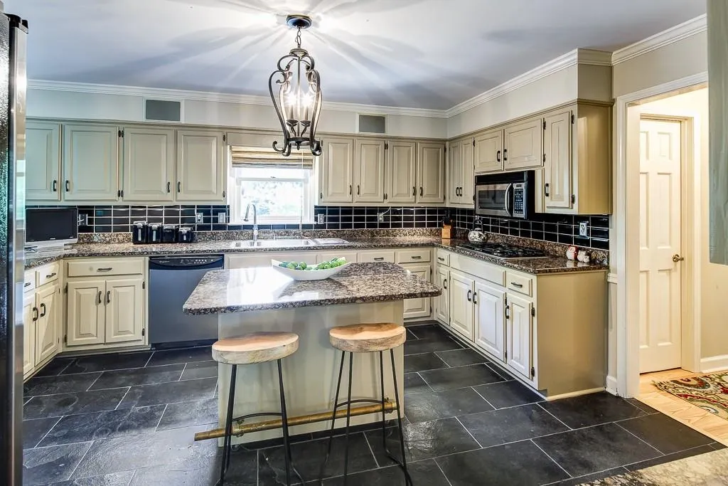 335 Crosstree Lane, Sandy Springs, Georgia 30328, 5 Bedrooms Bedrooms, ,4 BathroomsBathrooms,Residential,Sold,335 Crosstree Lane,5717212
