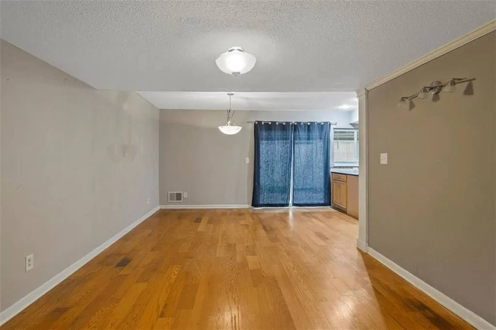 7226 Carlisle Ct Court Unit 7226, Sandy Springs, Georgia 30328, 3 Bedrooms Bedrooms, ,2 BathroomsBathrooms,Residential,Sold,7226 Carlisle Ct Court Unit 7226,6915500