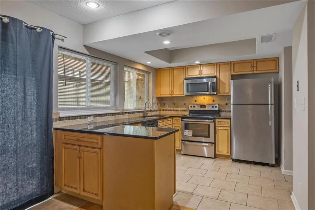 7226 Carlisle Ct Court Unit 7226, Sandy Springs, Georgia 30328, 3 Bedrooms Bedrooms, ,2 BathroomsBathrooms,Residential,Sold,7226 Carlisle Ct Court Unit 7226,6915500