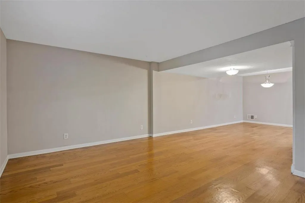 7226 Carlisle Ct Court Unit 7226, Sandy Springs, Georgia 30328, 3 Bedrooms Bedrooms, ,2 BathroomsBathrooms,Residential,Sold,7226 Carlisle Ct Court Unit 7226,6915500