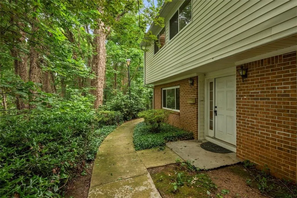 7226 Carlisle Ct Court Unit 7226, Sandy Springs, Georgia 30328, 3 Bedrooms Bedrooms, ,2 BathroomsBathrooms,Residential,Sold,7226 Carlisle Ct Court Unit 7226,6915500