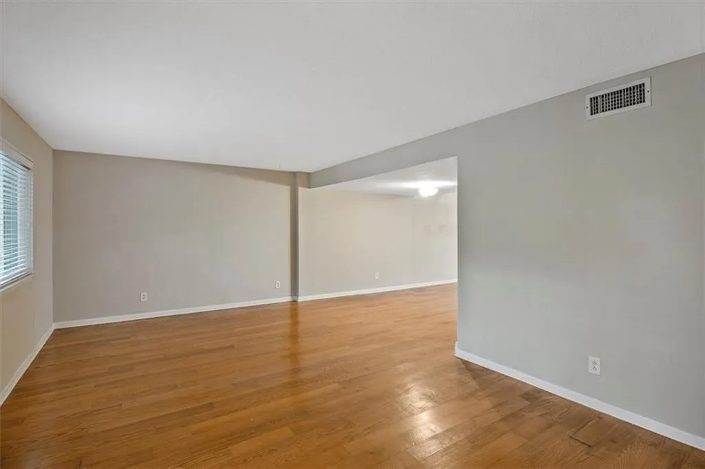 7226 Carlisle Ct Court Unit 7226, Sandy Springs, Georgia 30328, 3 Bedrooms Bedrooms, ,2 BathroomsBathrooms,Residential,Sold,7226 Carlisle Ct Court Unit 7226,6915500