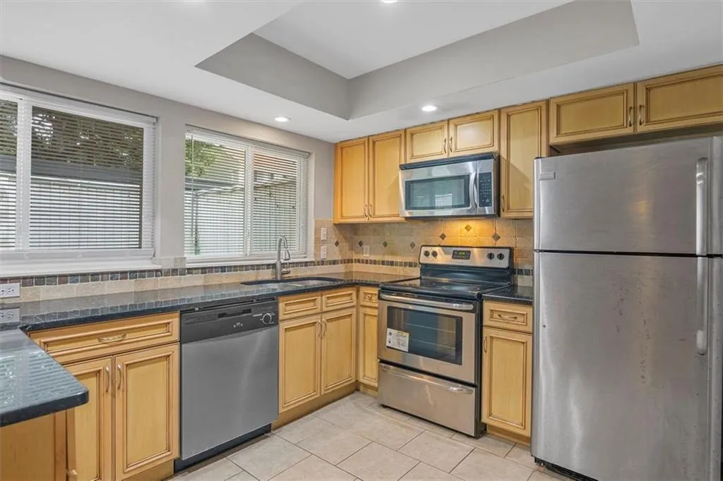7226 Carlisle Ct Court Unit 7226, Sandy Springs, Georgia 30328, 3 Bedrooms Bedrooms, ,2 BathroomsBathrooms,Residential,Sold,7226 Carlisle Ct Court Unit 7226,6915500