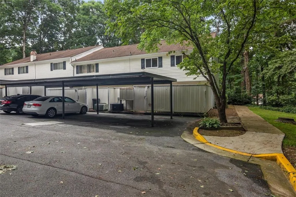 7226 Carlisle Ct Court Unit 7226, Sandy Springs, Georgia 30328, 3 Bedrooms Bedrooms, ,2 BathroomsBathrooms,Residential,Sold,7226 Carlisle Ct Court Unit 7226,6915500