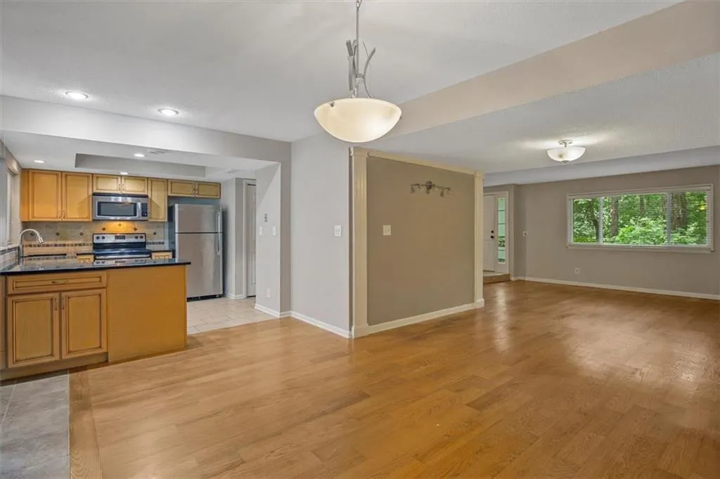 7226 Carlisle Ct Court Unit 7226, Sandy Springs, Georgia 30328, 3 Bedrooms Bedrooms, ,2 BathroomsBathrooms,Residential,Sold,7226 Carlisle Ct Court Unit 7226,6915500