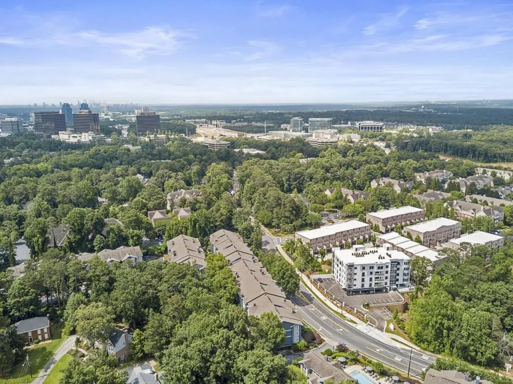 6890 Peachtree Dunwoody Road Unit 101, Dunwoody, Georgia 30328, 2 Bedrooms Bedrooms, ,2 BathroomsBathrooms,Residential,Sold,6890 Peachtree Dunwoody Road Unit 101,6906574