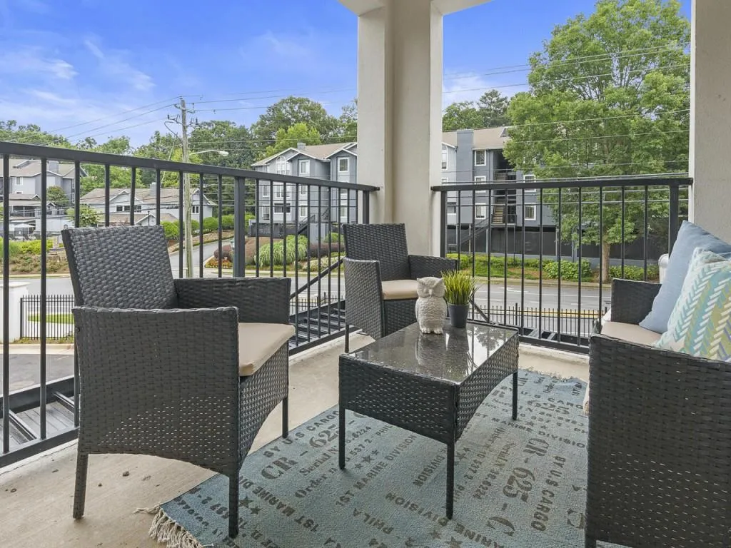 6890 Peachtree Dunwoody Road Unit 101, Dunwoody, Georgia 30328, 2 Bedrooms Bedrooms, ,2 BathroomsBathrooms,Residential,Sold,6890 Peachtree Dunwoody Road Unit 101,6906574